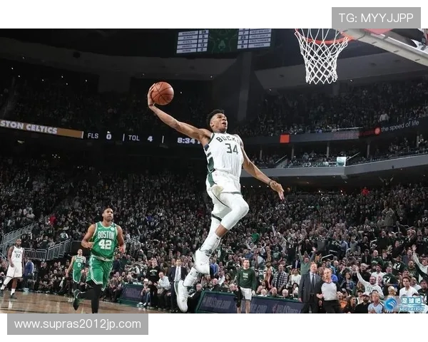 字母哥社媒晒扣篮照自称非艺术家却献上满分篮球瞬间燃爆赛场之夜